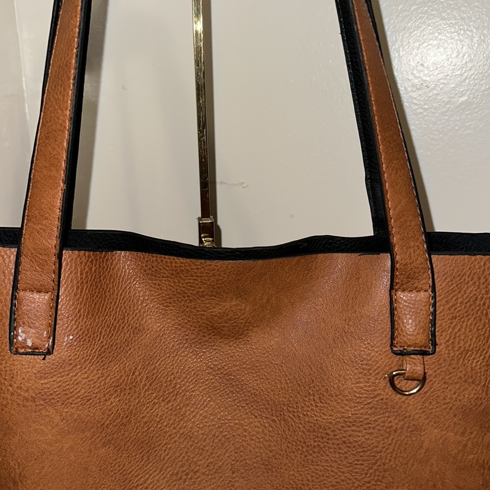 BEAUTIFUL BROWN LEATHER CARRY ALL! A MUST HAVE!! - Picture 5 of 14